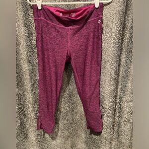 Athletic capris pants